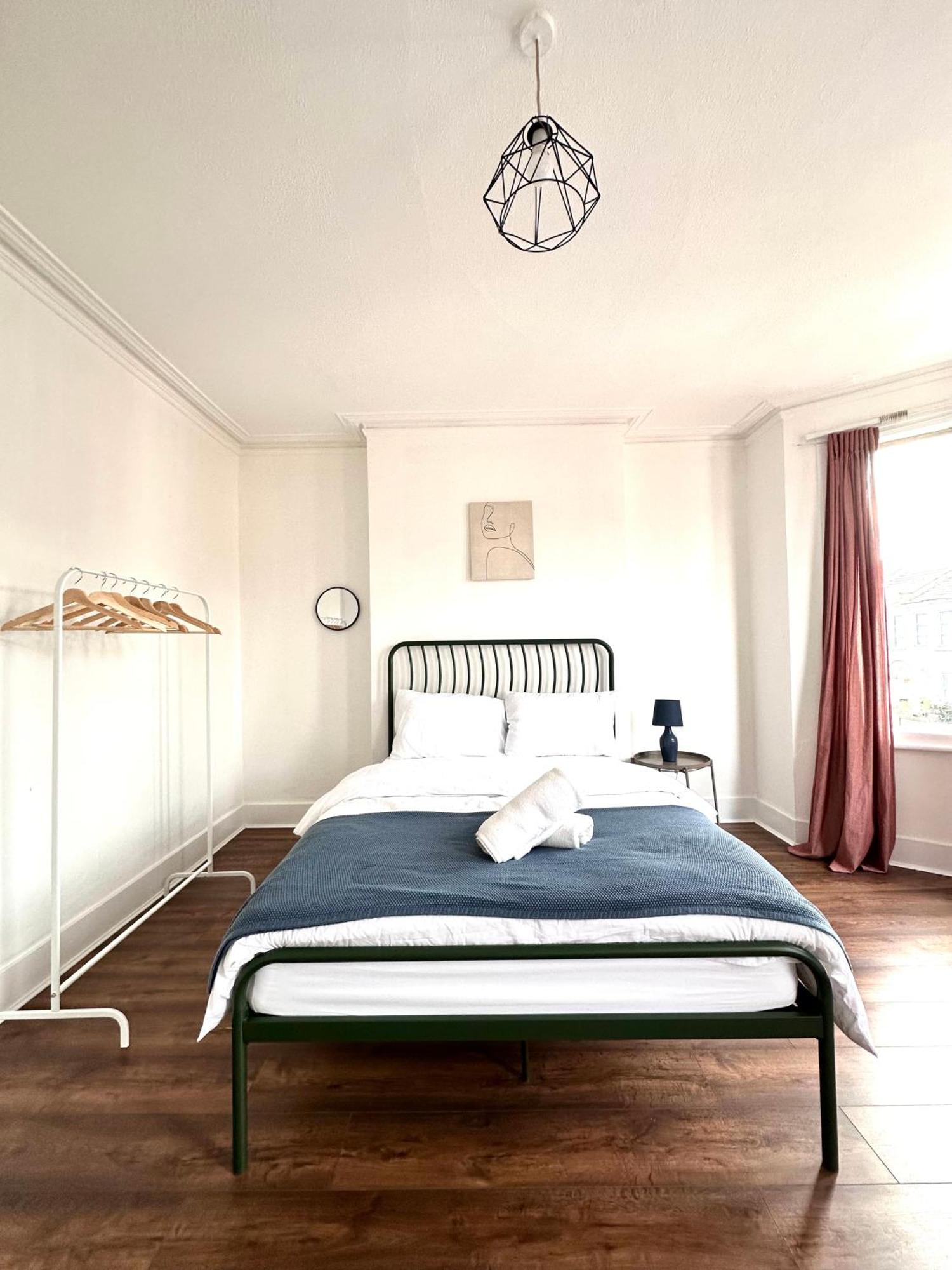 Charming, Renovated Residence In Willesden Green Londyn Zewnętrze zdjęcie