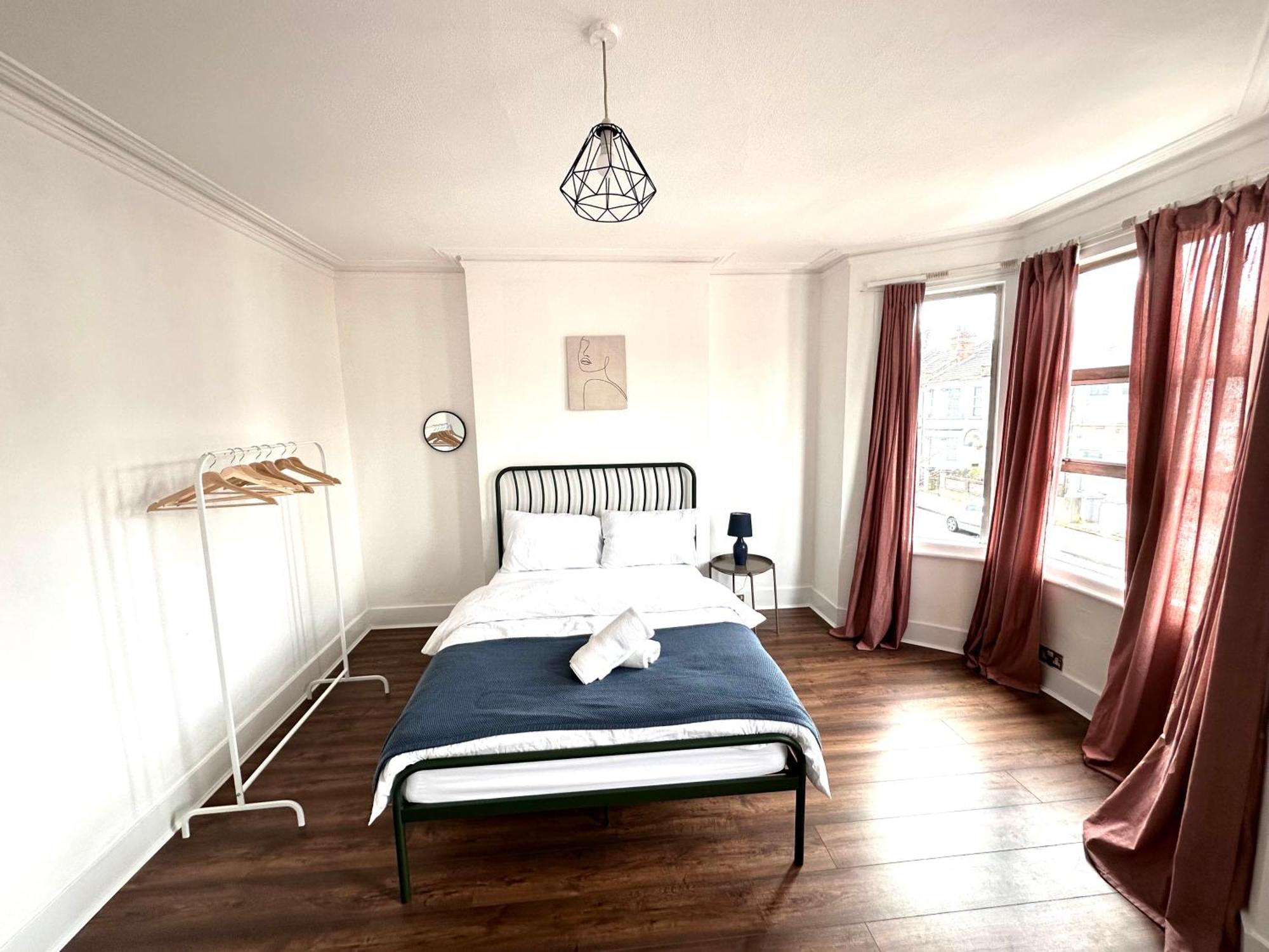 Charming, Renovated Residence In Willesden Green Londyn Zewnętrze zdjęcie