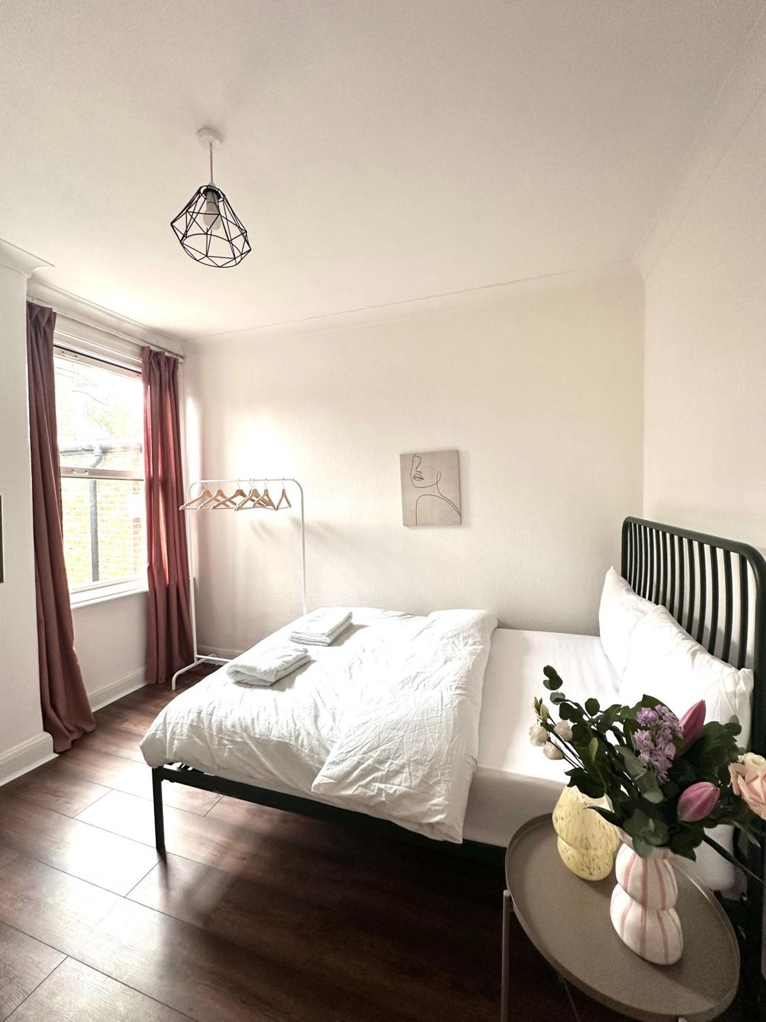 Charming, Renovated Residence In Willesden Green Londyn Zewnętrze zdjęcie